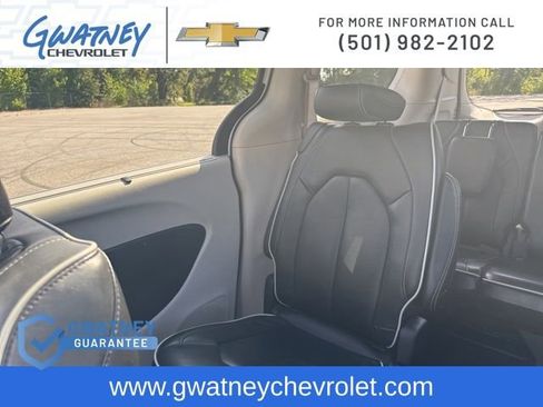 Used 2023 Chrysler Pacifica Limited image 30