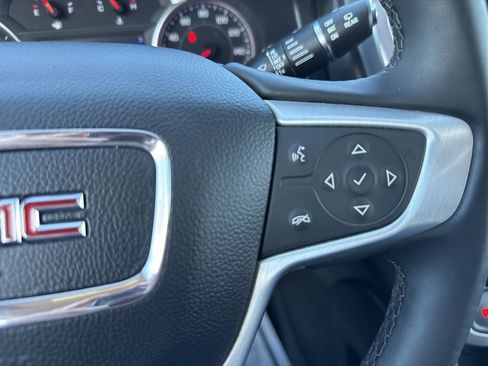 Used 2023 GMC Acadia SLT image 32