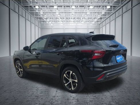 Certified 2025 Chevrolet Trax RS w/ Sunroof Package FWD image 4