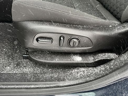 Used 2021 Chevrolet Blazer LT image 23