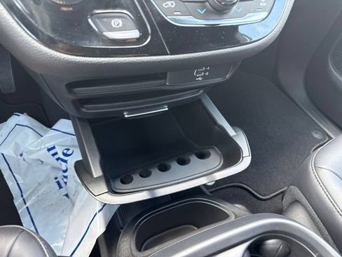 New 2026 Chrysler Pacifica Select AWD/4WD image 30