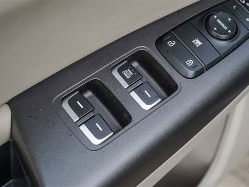 Used 2020 Kia Sportage S image 22