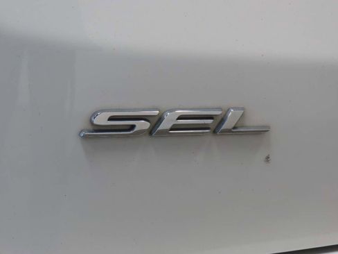 Used 2022 Ford Edge SEL w/ Convenience Package image 5