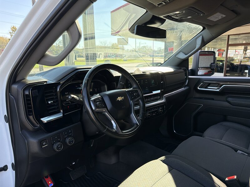 Used 2025 Chevrolet Silverado 3500 LT w/ Safety Package AWD/4WD image 11