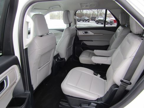Used 2025 Ford Explorer Active w/ Active Comfort Package AWD/4WD image 19