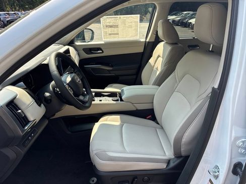 New 2026 Nissan Pathfinder SL w/ SL Premium Package AWD/4WD image 16