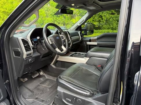 Used 2019 Ford F250 Lariat w/ Lariat Ultimate Package AWD/4WD image 2