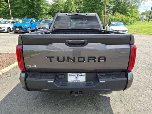 Used 2022 Toyota Tundra SR5 w/ SR5 Convenience Package AWD/4WD image 5