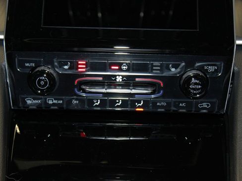 New 2025 Jeep Grand Cherokee Laredo X w/ Luxury Tech Group I image 19