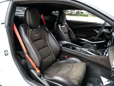 Used 2018 Chevrolet Camaro ZL1 RWD image 36