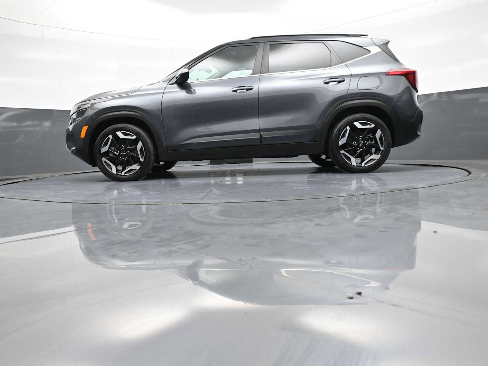 Used 2025 Kia Seltos SX w/ SX Sunroof Package AWD/4WD image 34
