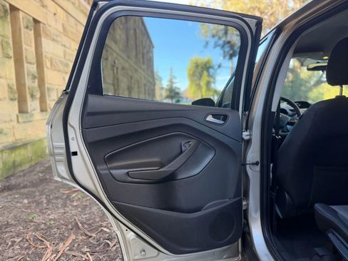 Used 2017 Ford Escape SE image 15