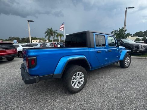 Used 2023 Jeep Gladiator Sport AWD/4WD image 5