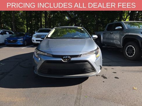 Used 2024 Toyota Corolla LE FWD image 2
