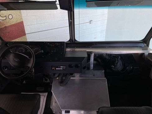 Used 2016 Ford E-350 and Econoline 350 Super Duty w/ A/C Prep Package RWD image 17