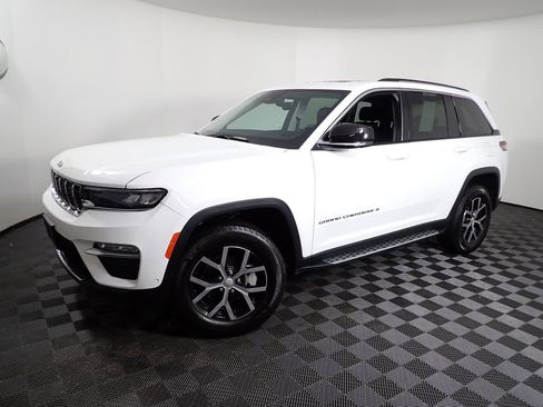 Used 2023 Jeep Grand Cherokee Limited w/ Luxury Tech Group II AWD/4WD image 12