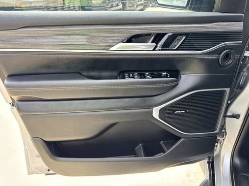 Used 2024 Jeep Wagoneer L Series II w/ Flexible Seating Group RWD image 18