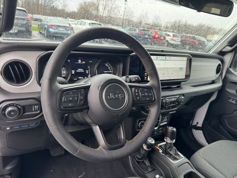 Used 2024 Jeep Wrangler Unlimited w/ Convenience Group image 14