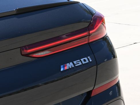 Used 2022 BMW X6 M50i AWD/4WD image 32