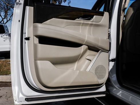 Used 2020 Cadillac Escalade ESV Premium Luxury image 49