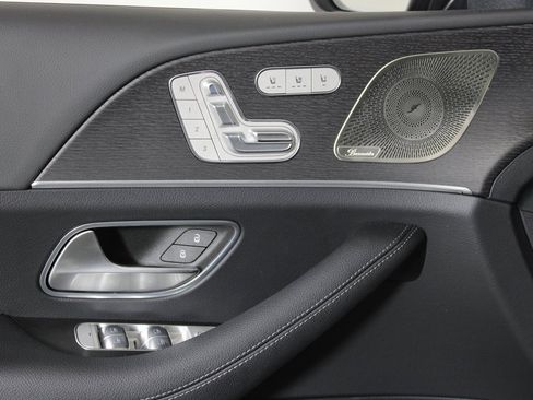 Used 2025 Mercedes-Benz GLS 450 4MATIC image 12