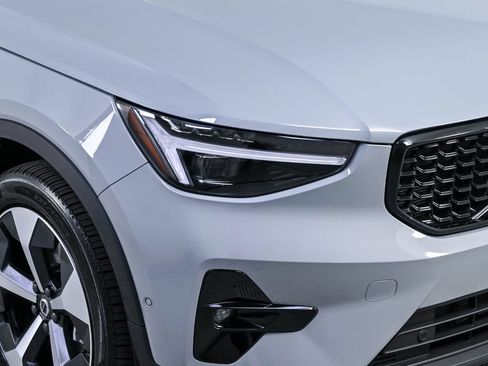 Certified 2026 Volvo XC40 B5 Plus AWD/4WD image 37