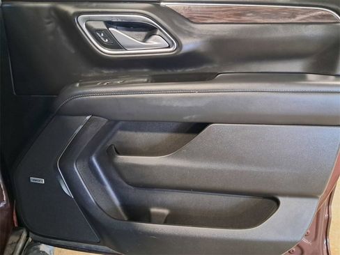 Used 2023 Chevrolet Suburban Z71 image 17