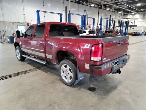 Used 2014 GMC Sierra 2500 Denali w/ Suspension Package, Off-Road AWD/4WD image 5