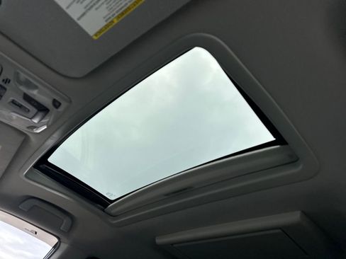 Used 2011 Toyota Sienna XLE image 19