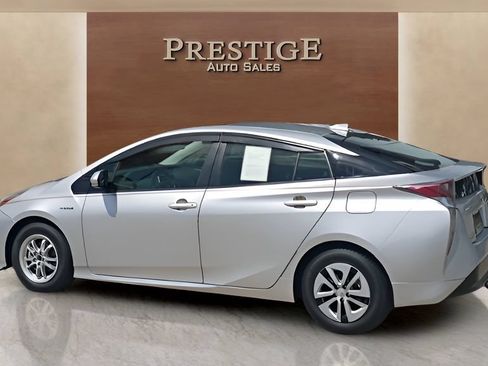 Used 2017 Toyota Prius Three w/ Advanced Technology Package FWD image 9
