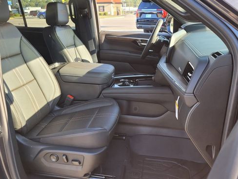 New 2025 Chevrolet Tahoe High Country AWD/4WD image 14