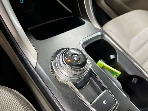 Used 2017 Ford Fusion SE w/ Fusion SE Technology Package image 17