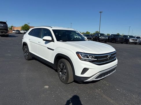 Used 2023 Volkswagen Atlas Cross Sport SE AWD/4WD image 2