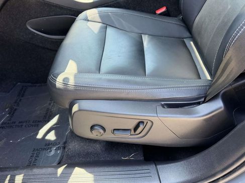 Used 2021 Volvo XC40 T4 Momentum w/ Protection Package Premier FWD image 17