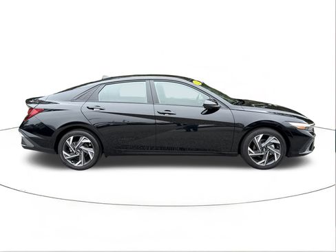 Certified 2025 Hyundai Elantra Sport image 2