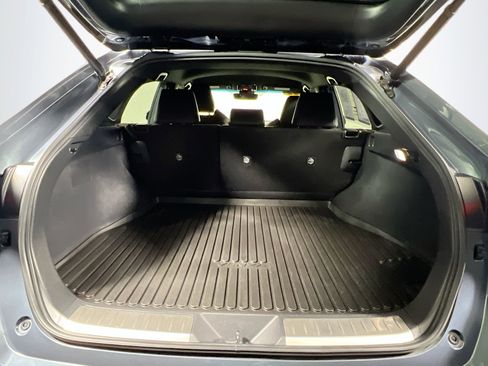 Used 2022 Toyota Venza XLE image 34