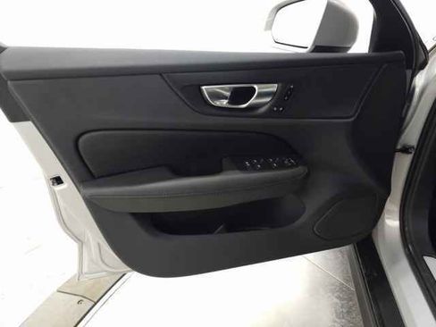 Used 2025 Volvo V60 B5 Cross Country Plus image 15