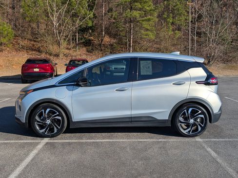 Used 2022 Chevrolet Bolt LT w/ Infotainment Package image 6