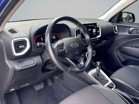Used 2023 Hyundai Venue Limited FWD image 14