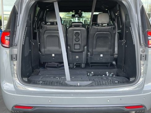 Used 2023 Chrysler Pacifica Touring-L w/ Uconnect Theater Family Group image 19