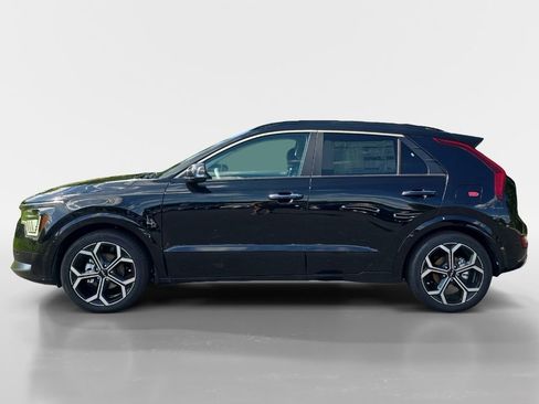 New 2025 Kia Niro SX Touring image 2