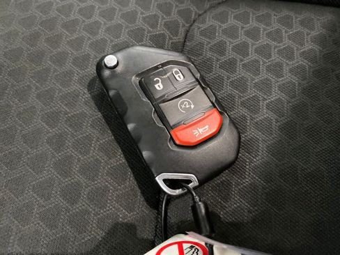 Used 2024 Jeep Wrangler Unlimited Rubicon 4xe AWD/4WD image 30