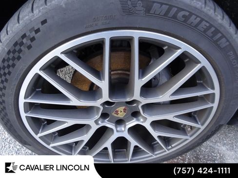 Used 2019 Porsche Macan AWD/4WD image 11