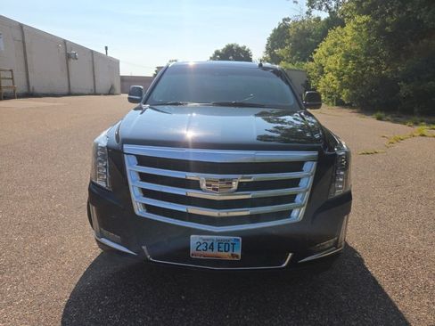 Used 2019 Cadillac Escalade ESV Luxury AWD/4WD image 2