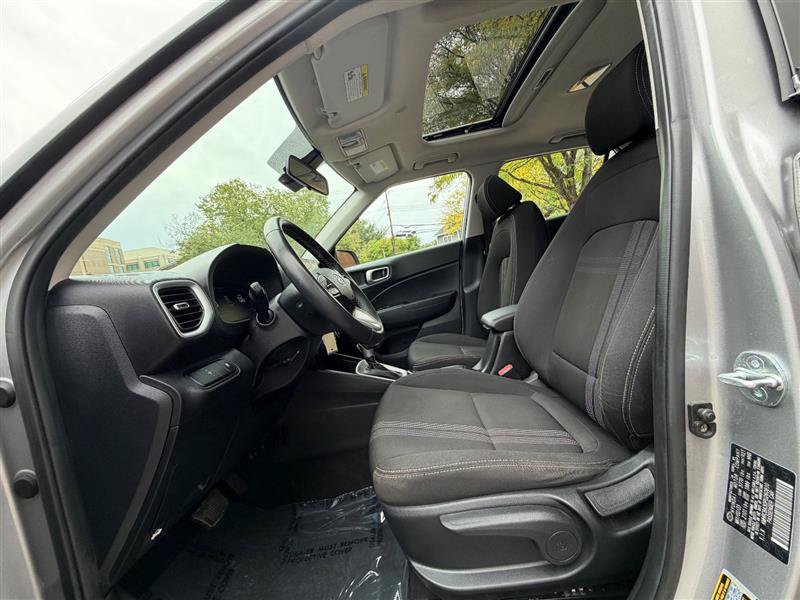 Used 2023 Hyundai Venue SEL w/ Cargo Package FWD image 29