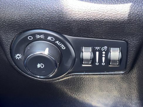 Used 2025 Jeep Compass Trailhawk AWD/4WD image 24