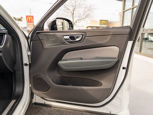 Used 2020 Volvo XC60 T5 R-Design w/ Protection Package Premier image 19