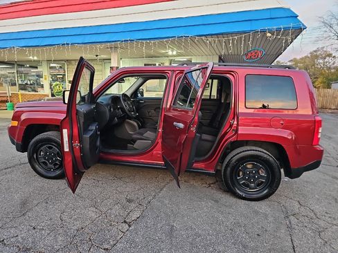 Used 2016 Jeep Patriot Sport image 12