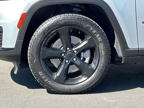 Used 2022 Jeep Grand Cherokee L Laredo RWD image 26