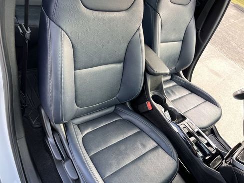 Used 2022 Chevrolet Bolt EUV LT w/ Convenience Package image 28